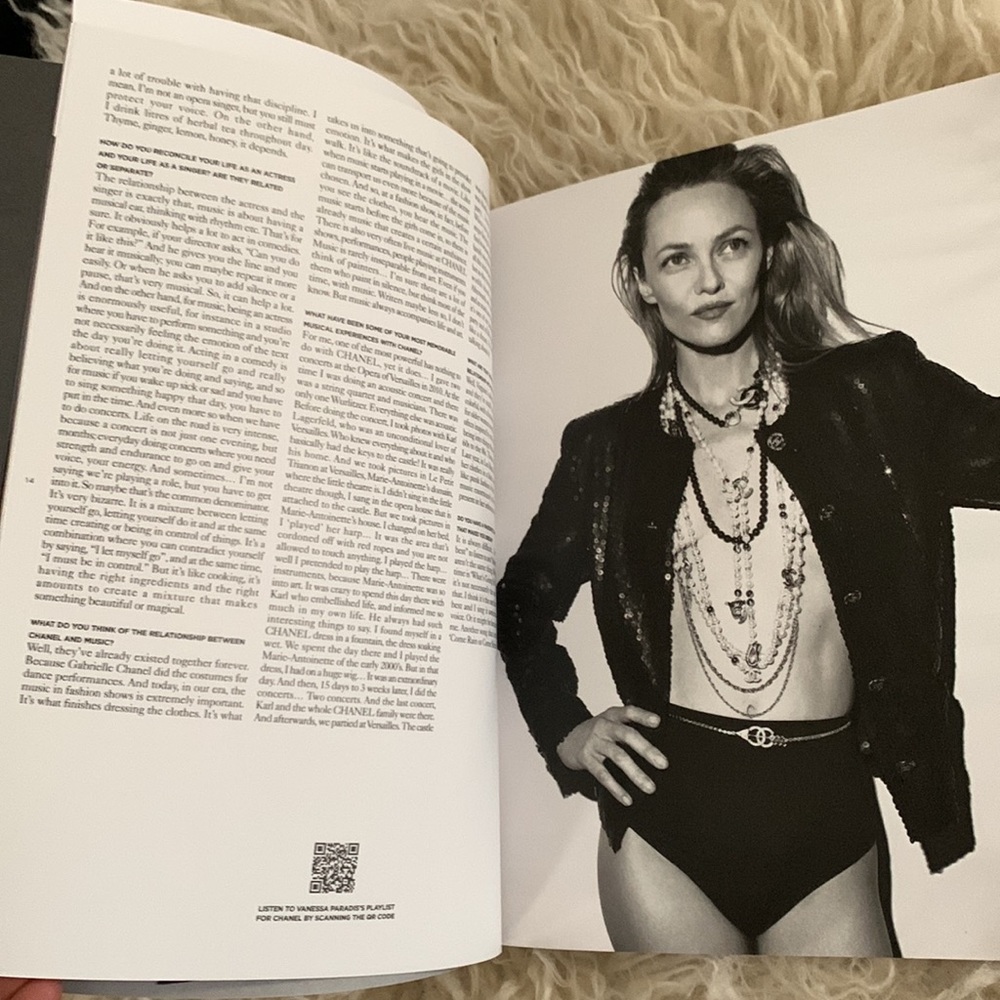 CHANEL Magazine New! Coffee Table Book :) - Picture 4 of 7